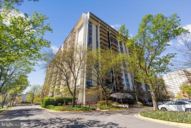 Building Photo - 5300 Holmes Run Pkwy Unit 1210