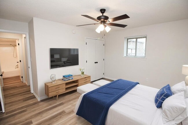 Photo - 2 Bed 1 Bath – $766 Effective Rent w/ Move-In Special Unidad 308 S Lewis Ave - 1
