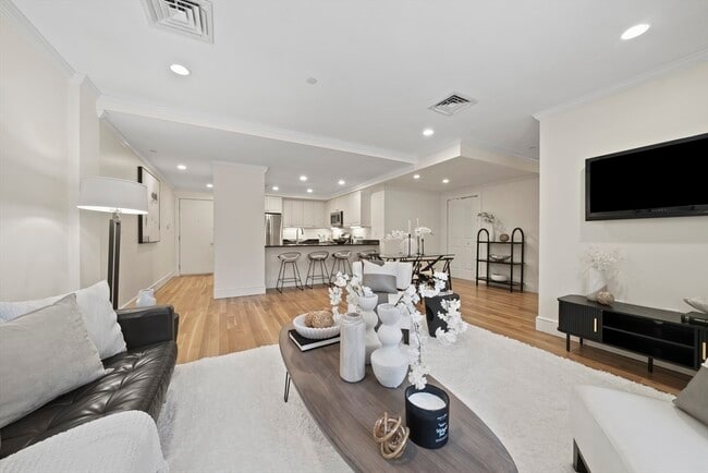 Photo - 321 Hammond Pond Pkwy Unit 105