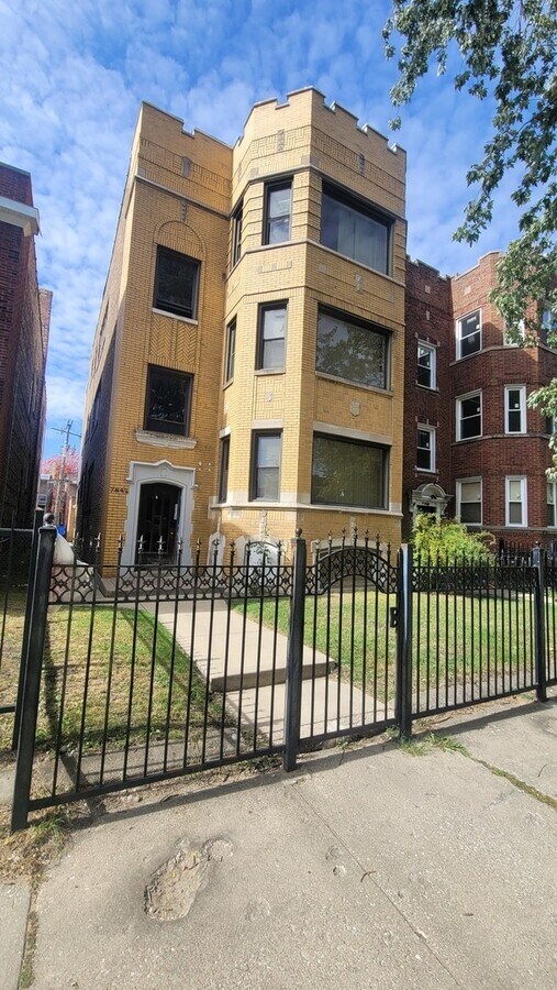 Photo - 7842 S Bennett Ave Unidad 1