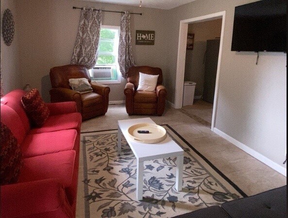 Photo - 695 Grimes Ave