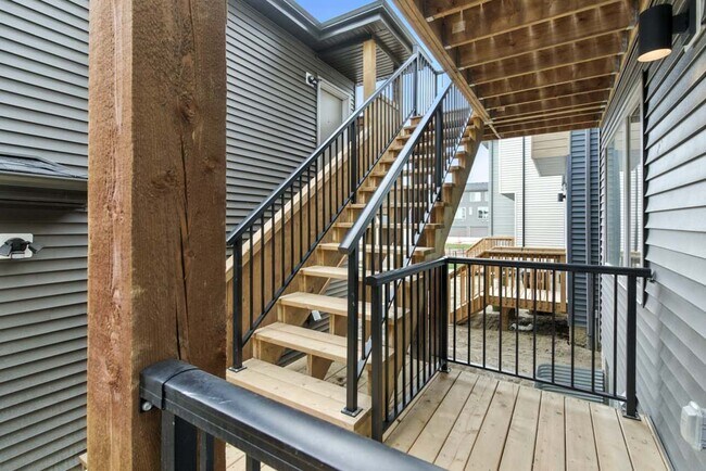 Photo - 7462 Klapstein Cres SW