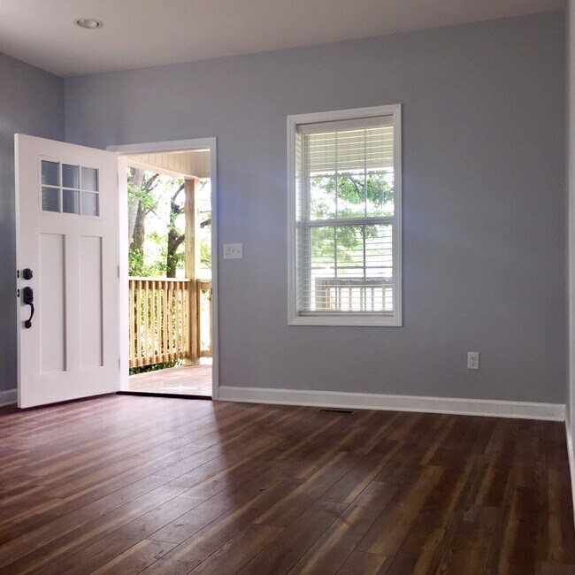 Photo - 1709 Oxmoor Rd