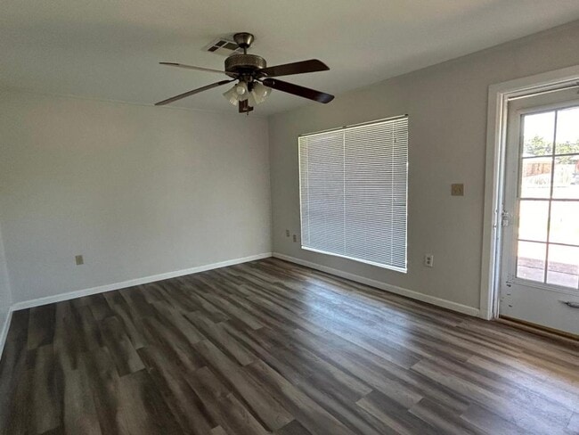 Photo - 6106 NW Ash Ave