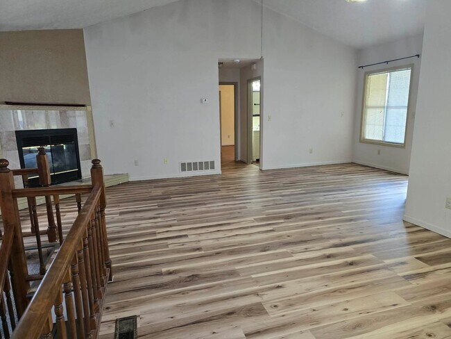 Photo - 114 Shara Dr