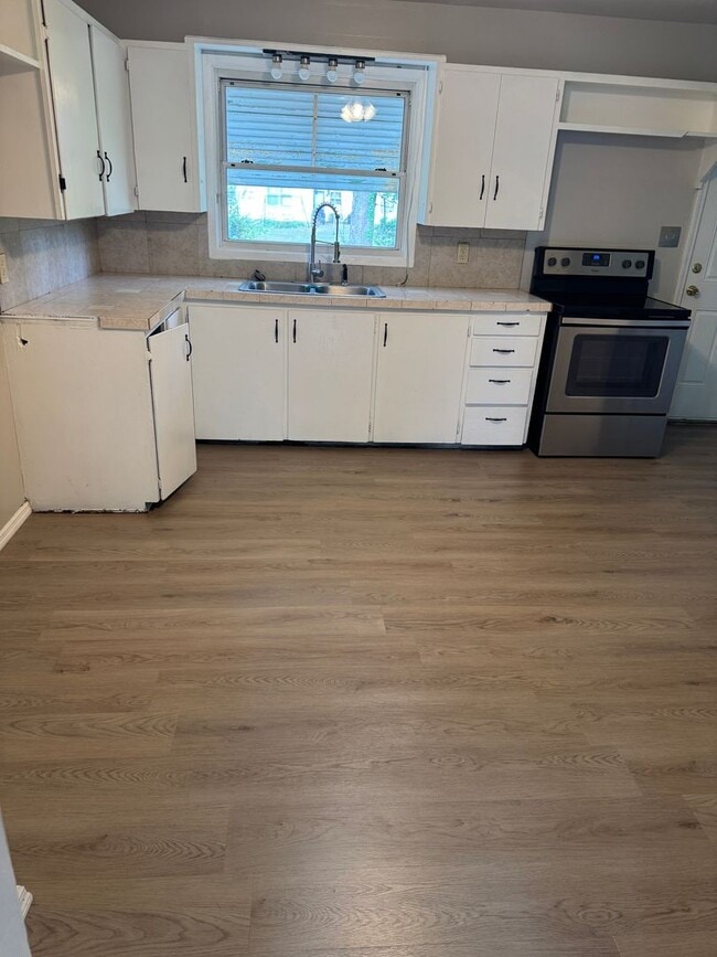 Photo - 1669 S Hickory Ave