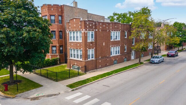 1633 W 76th St