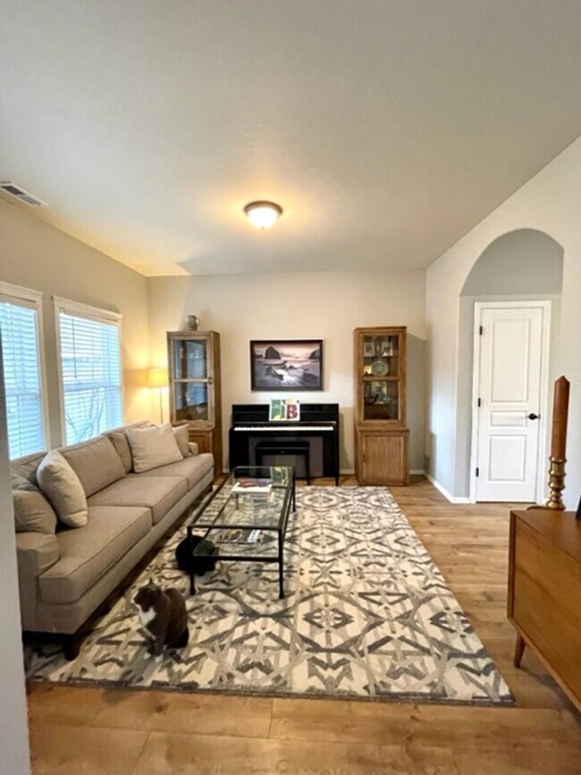 Photo - Beautiful 4 bedroom NW Bend Home!