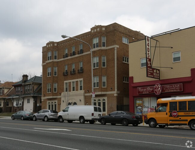 Photo - Shelton Court Apartments