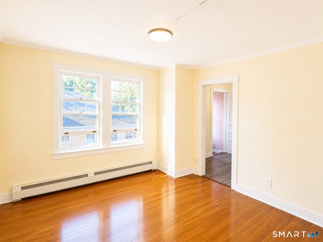 Photo - 23 Farnham Ave Unit 2nd Floor Rear