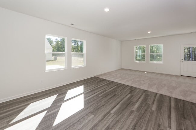 Photo - 4 Bedroom 3 Bath House in Watson Hill - Su...