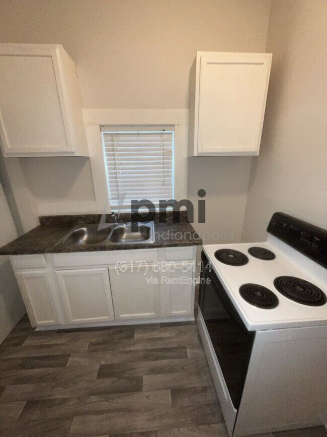 Photo - 2422 E Adams St