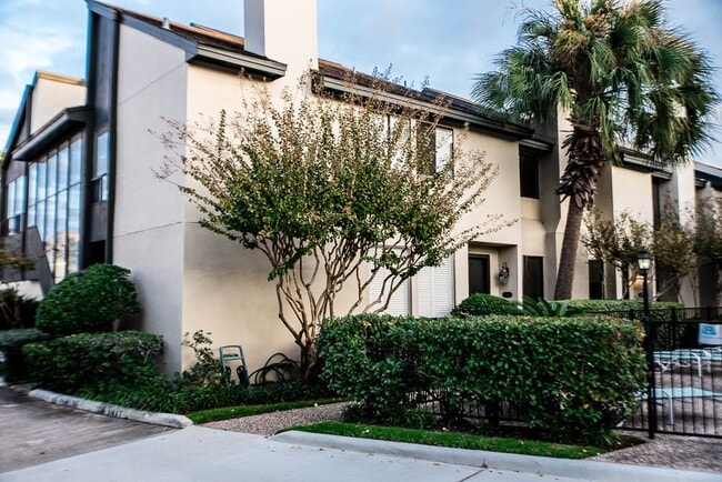 Photo - 1112 Bering Dr Unidad 61