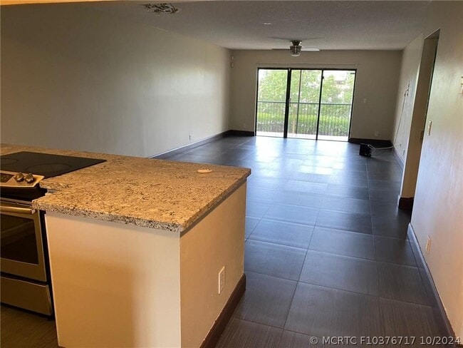 Photo - 290 Racquet Club Rd Unit 205