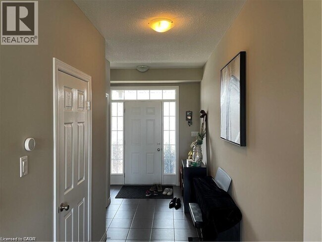 Photo - 449 Avens St