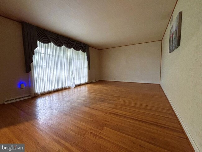 Photo - 415 Monmouth Dr