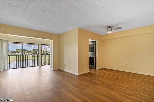 Building Photo - 7410 Lake Breeze Dr Unit 203