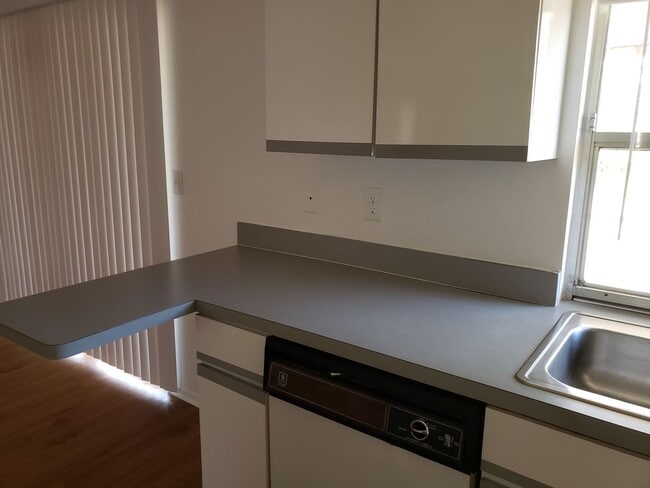 Photo - 325 Lenoir St NW