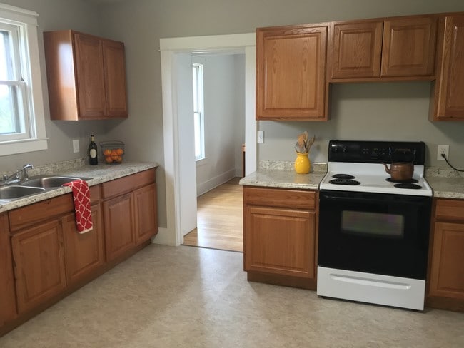 Kitchen view 1 - 506 S Cayuga St Unit 1