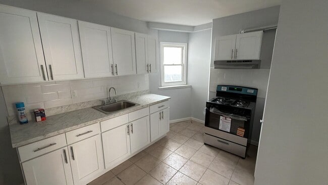 6 Rutgers Ave Bsmt - 8 Rutgers Ave Unit Bsmt