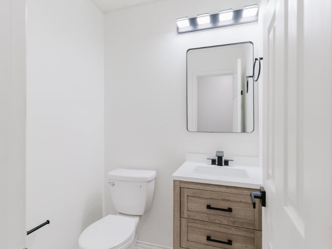 Photo - 1606 Willow Way