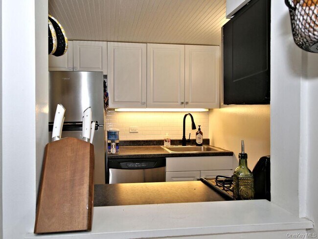 Photo - 1 Landmark Sq Unit 410