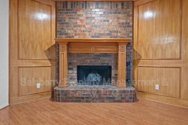 Photo - 1105 Hall Dr