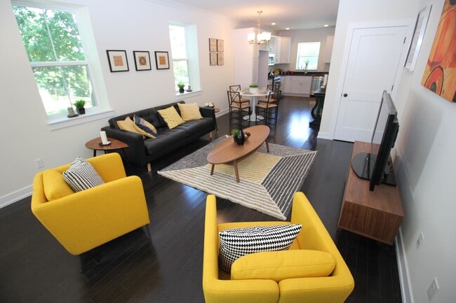 Photo - Lafayette Hill - 4 Bedroom 2.5 Bath Twin - HW - Granite - Great Location