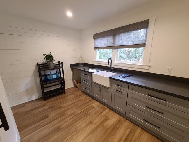 Photo - 1324 Johnson Ave Unidad #A