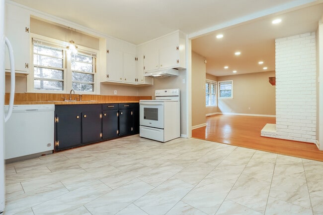Photo - 114 Live Oak Rd