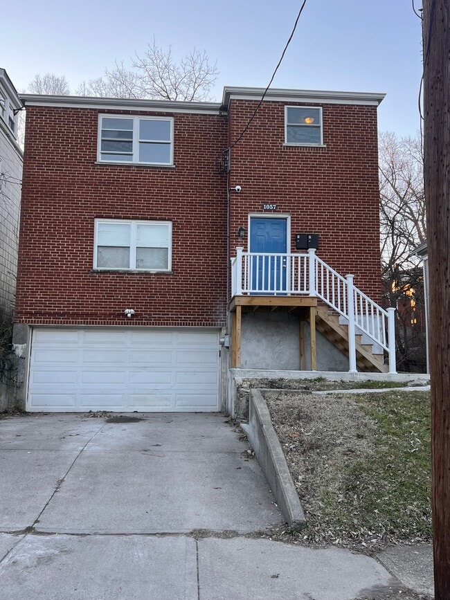 Building Photo - 1057 Winfield Ave Unit Second floor