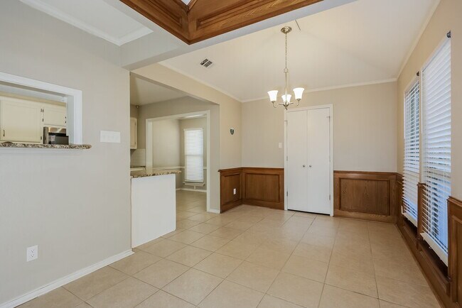 Photo - 410 W Jefferson St