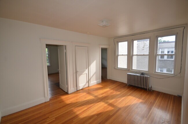 Photo - 1662 Commonwealth Ave Unidad 25 Rental