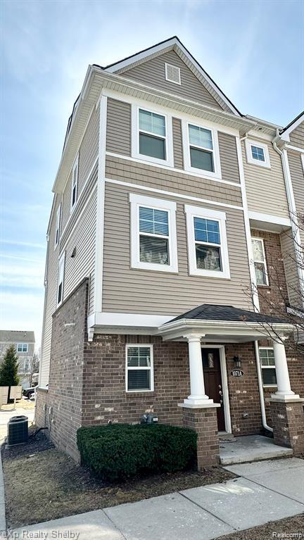 Building Photo - 1071 N Sherman Dr Unit A