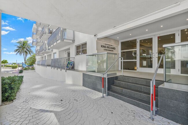 Photo - 4141 Collins Ave