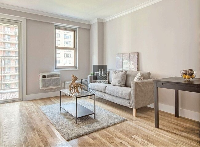 TRUE 3 Bed 2 bath with Balcony / Washer and dryer /Doorman