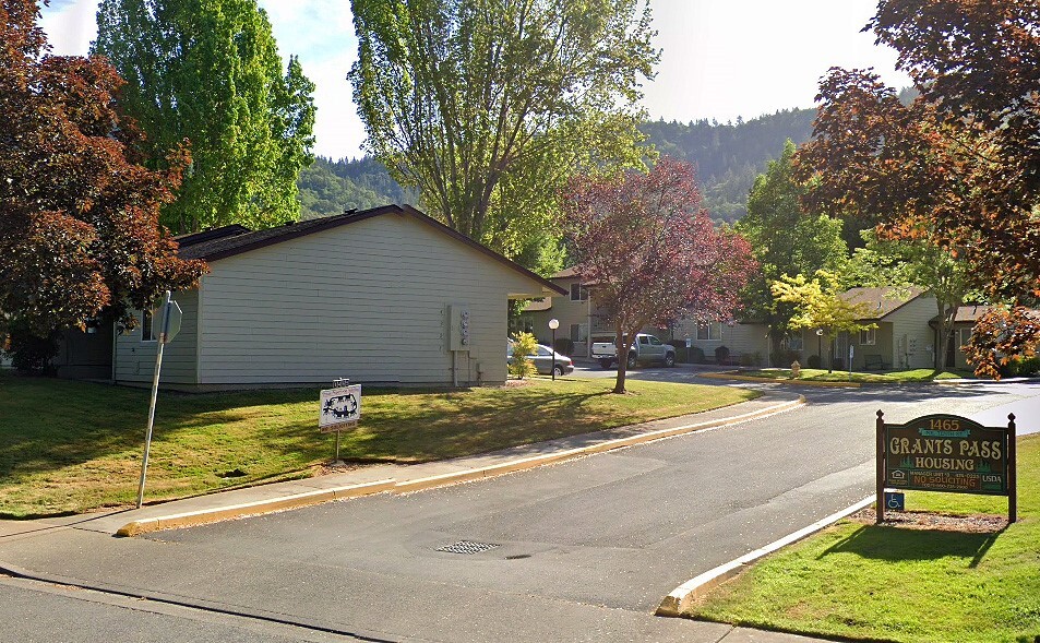 Photo - 1465 NE 10th St