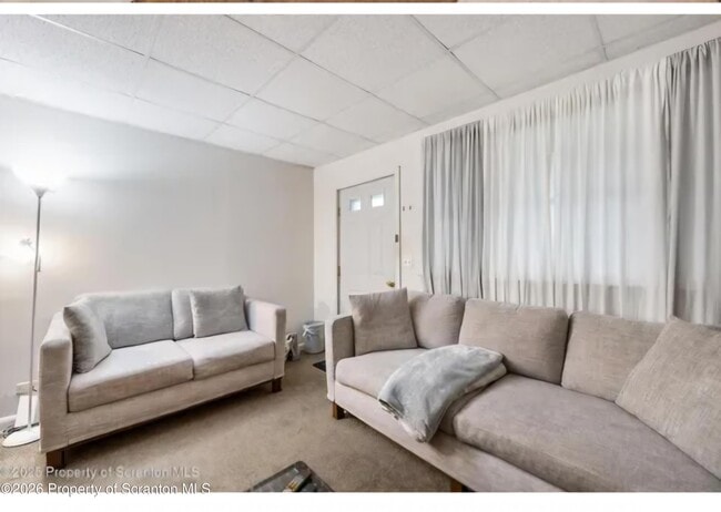 Photo - 215 Bellman St