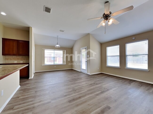 Photo - 4004 Heavenly Way