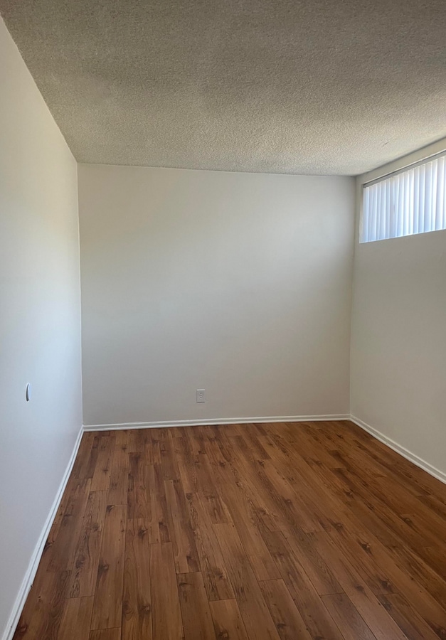 Cozy 1 bedroom unit located in Canoga Park with Laundry On-site and Community Pool! - Cozy 1 bedroom unit located in Canoga Park with Laundry On-site and Community Pool! Unit 205