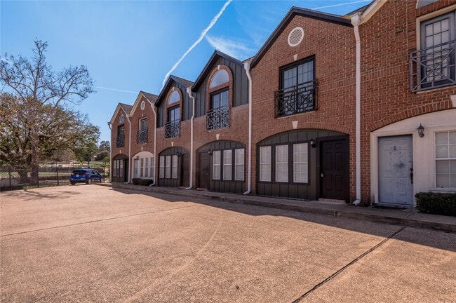 Building Photo - 1616 Avenue N Unit 5