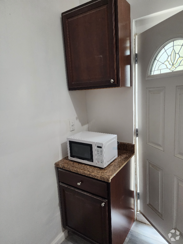 Building Photo - 5900 Race St Rental