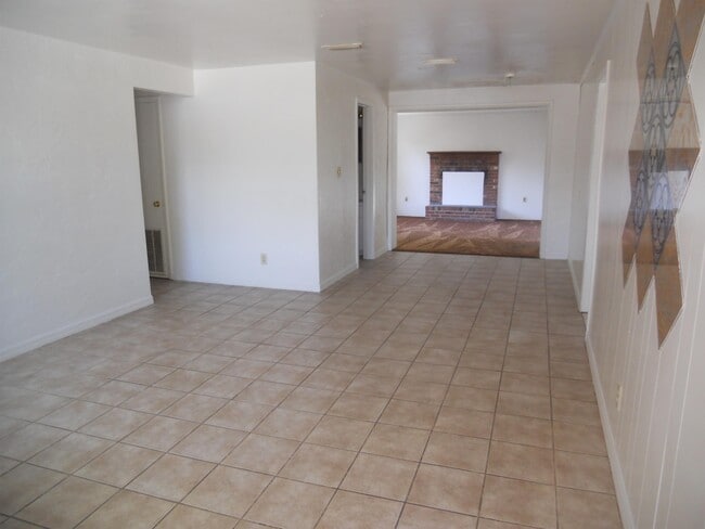 Photo - 1262 Essex Rd