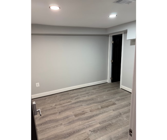 Photo - 615 N Rosedale-2C AVAILABLE $800 W/BATH 2C Unit 2C AVAILABLE $800 W/BATH 2C
