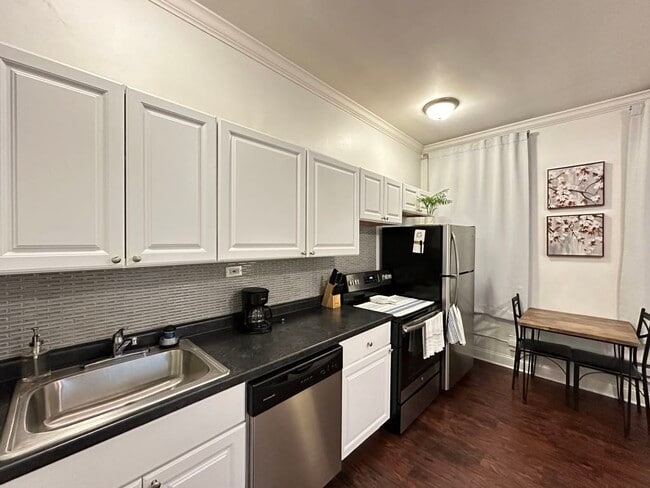 Photo - 3345 N Marshfield Ave Unit 701