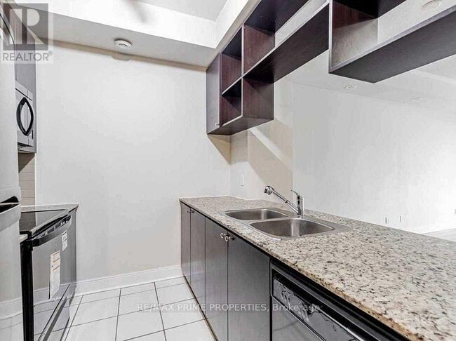 Photo - 315 Village Green Square