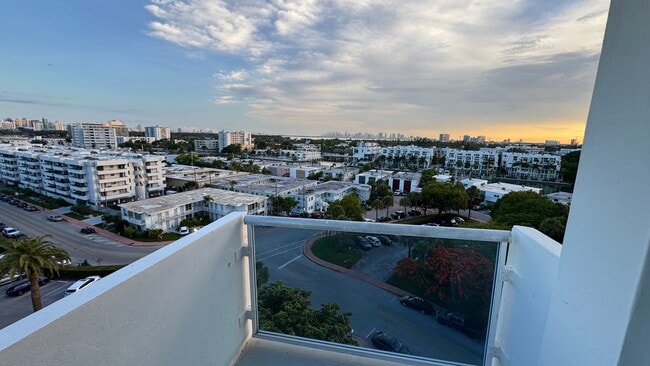 Photo - 7441 Wayne Ave Unidad 8R