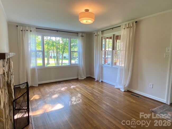 Photo - 5300 Buckingham Dr
