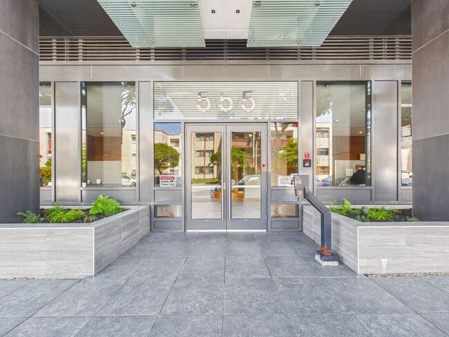 Building Photo - 555 Fulton St