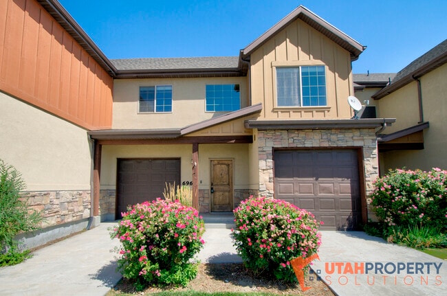 Building Photo - 696 W Warm Creek Bay Rental